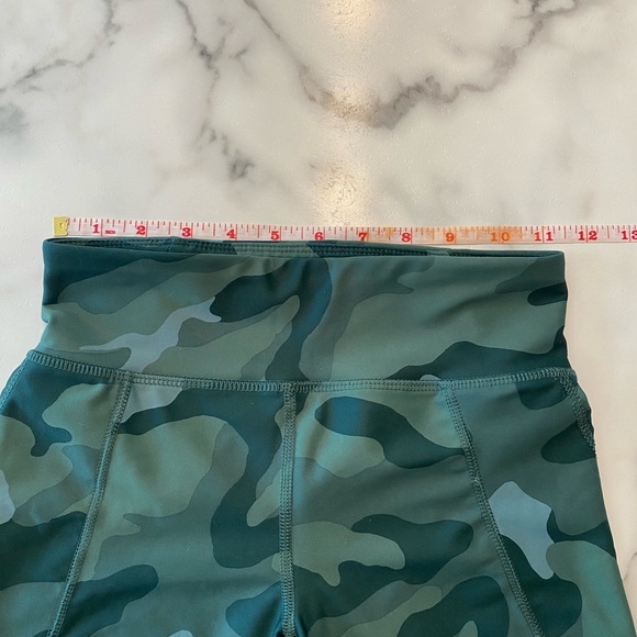 Girls Old Navy, active power, soft camel short - Picture 6 of 7